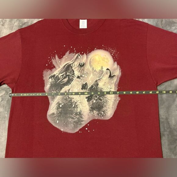 Men’s Red Tee Shirt with Howling Wolfs Print Sz XL - Picture 3 of 5